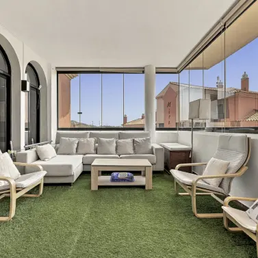 Sale of middle floor apartment in Elviria