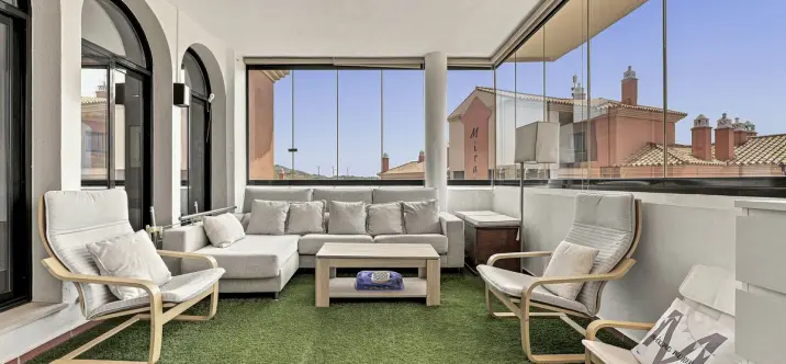 Sale of middle floor apartment in Elviria 3