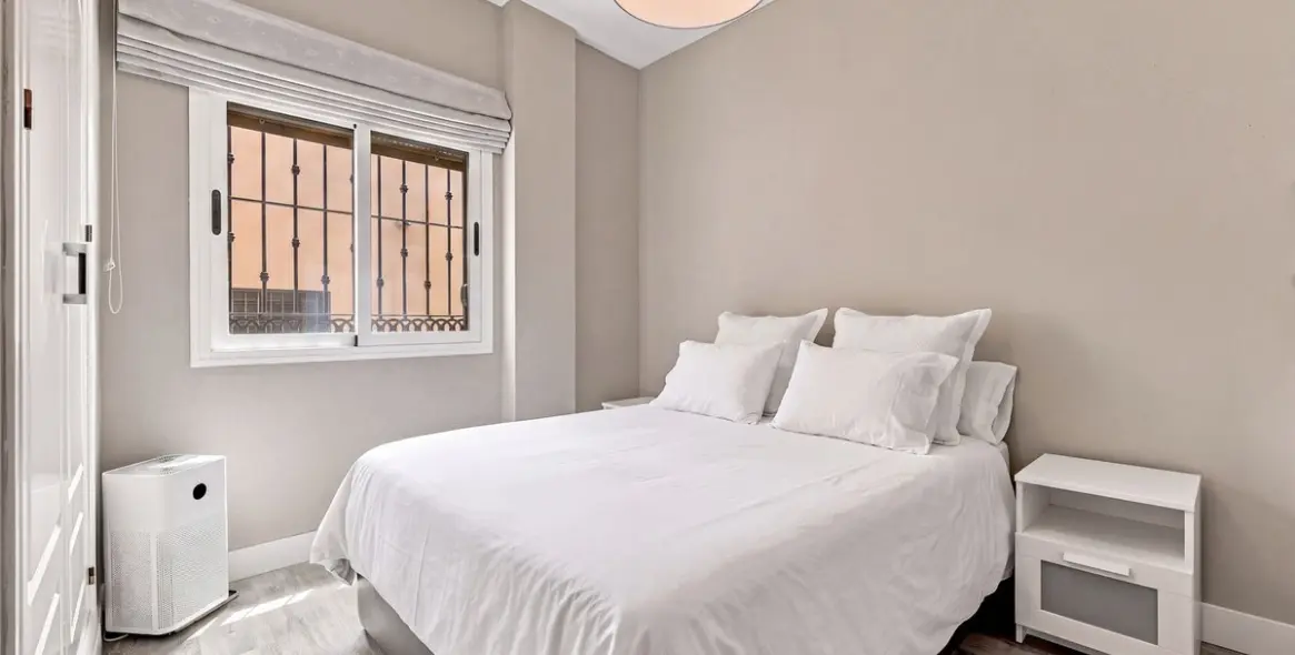 Sale of middle floor apartment in Elviria 17