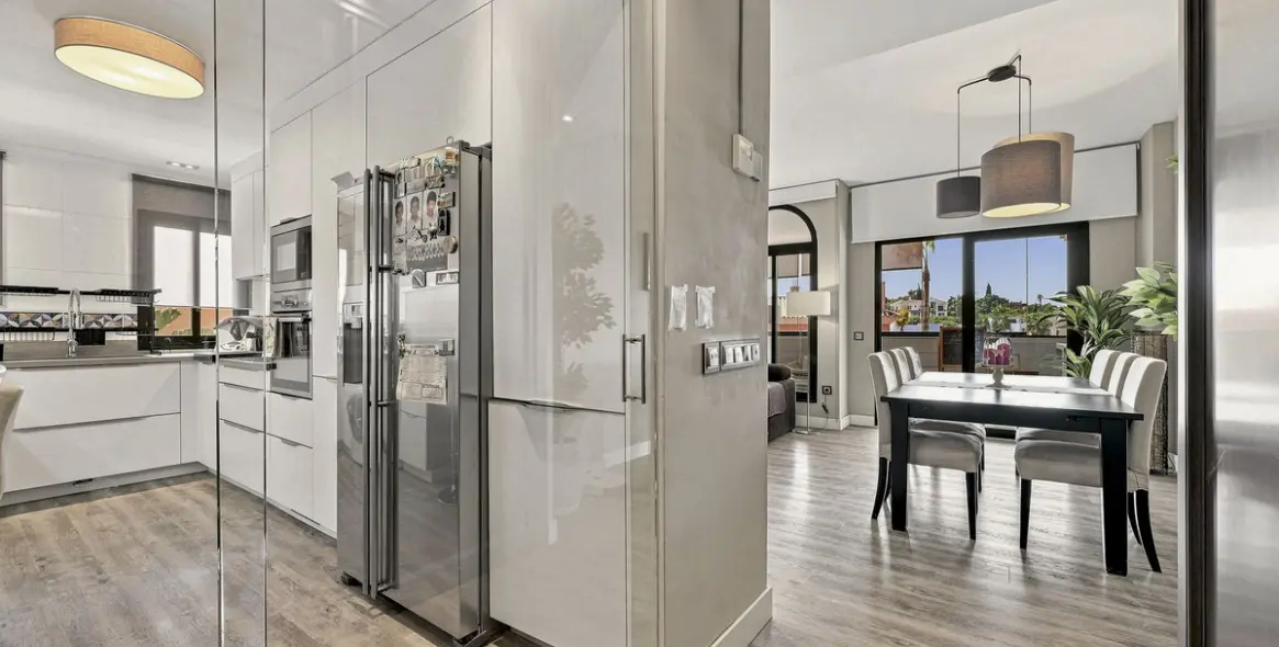 Sale of middle floor apartment in Elviria 21