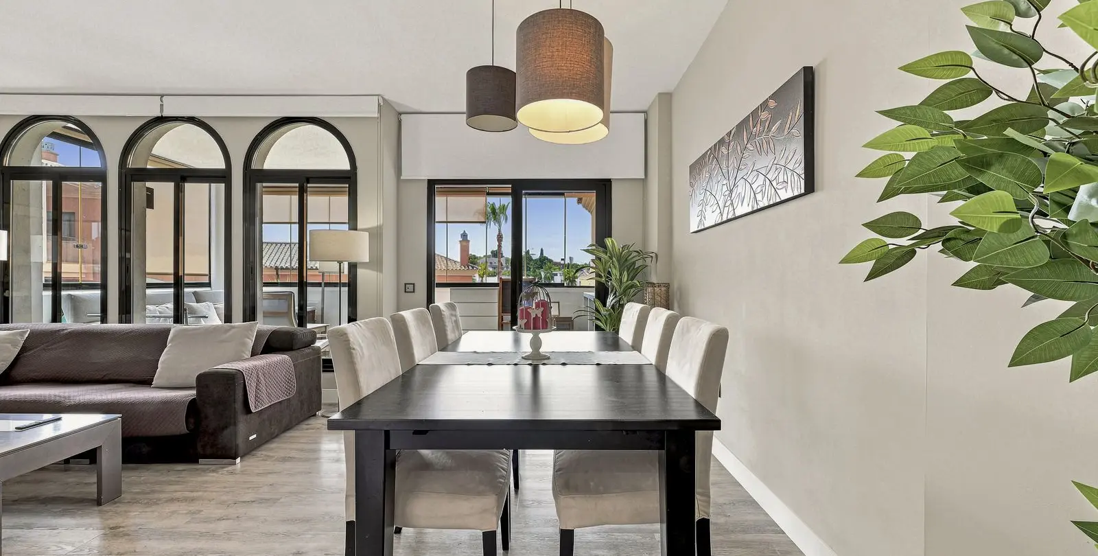 Sale of middle floor apartment in Elviria 2