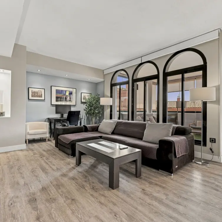 Sale of middle floor apartment in Elviria