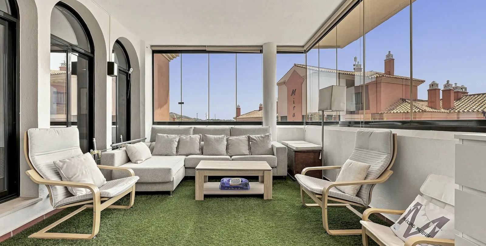 Sale of middle floor apartment in Elviria 4
