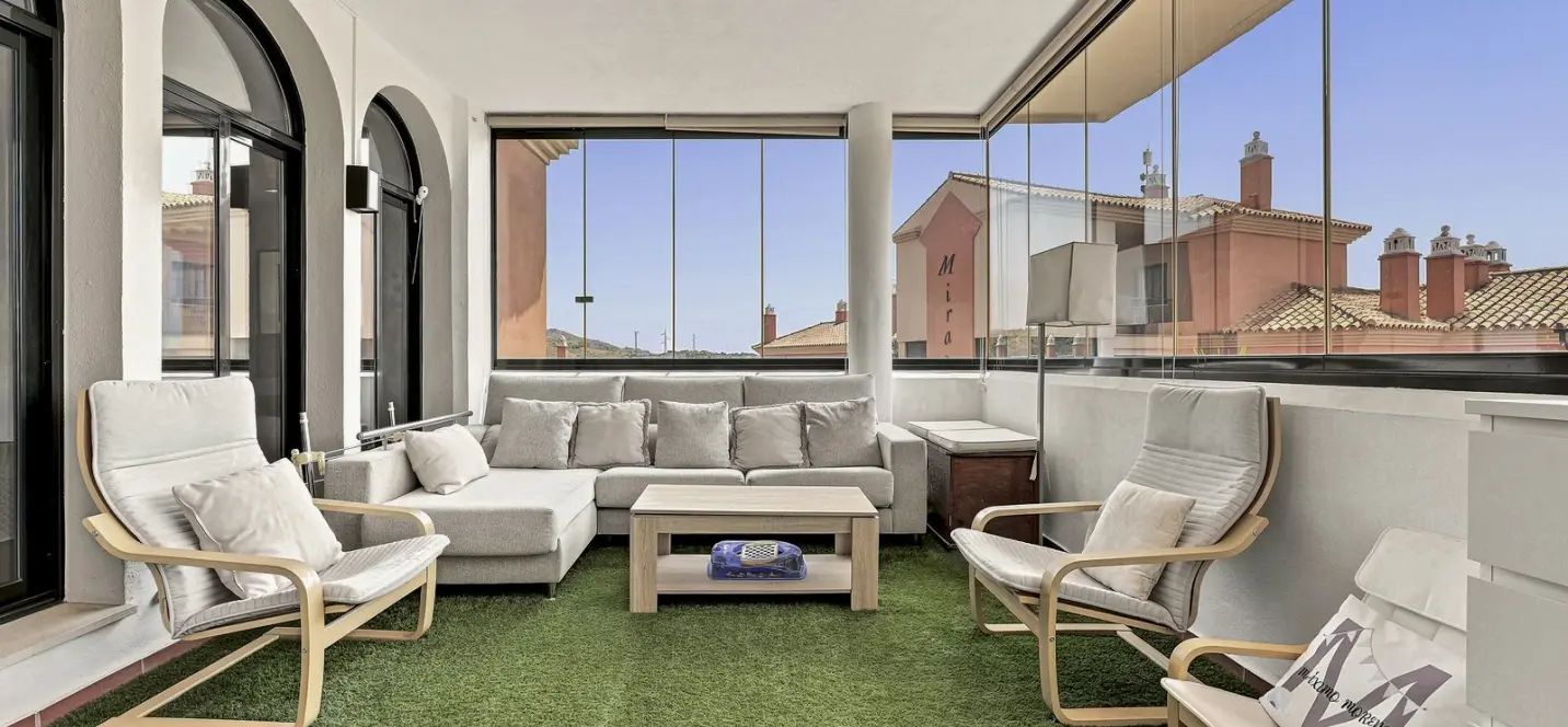 Sale of middle floor apartment in Elviria 3