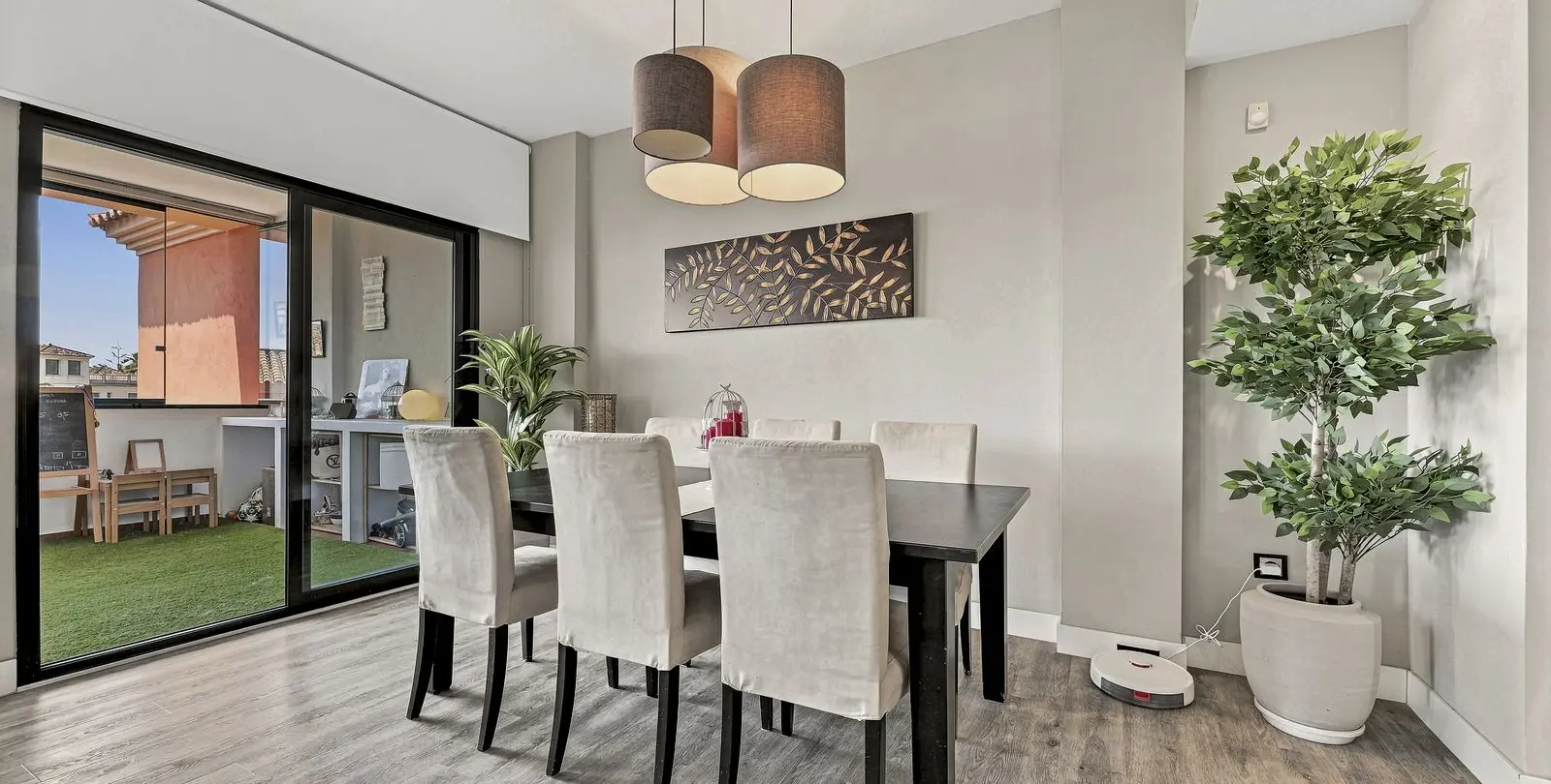 Sale of middle floor apartment in Elviria 6