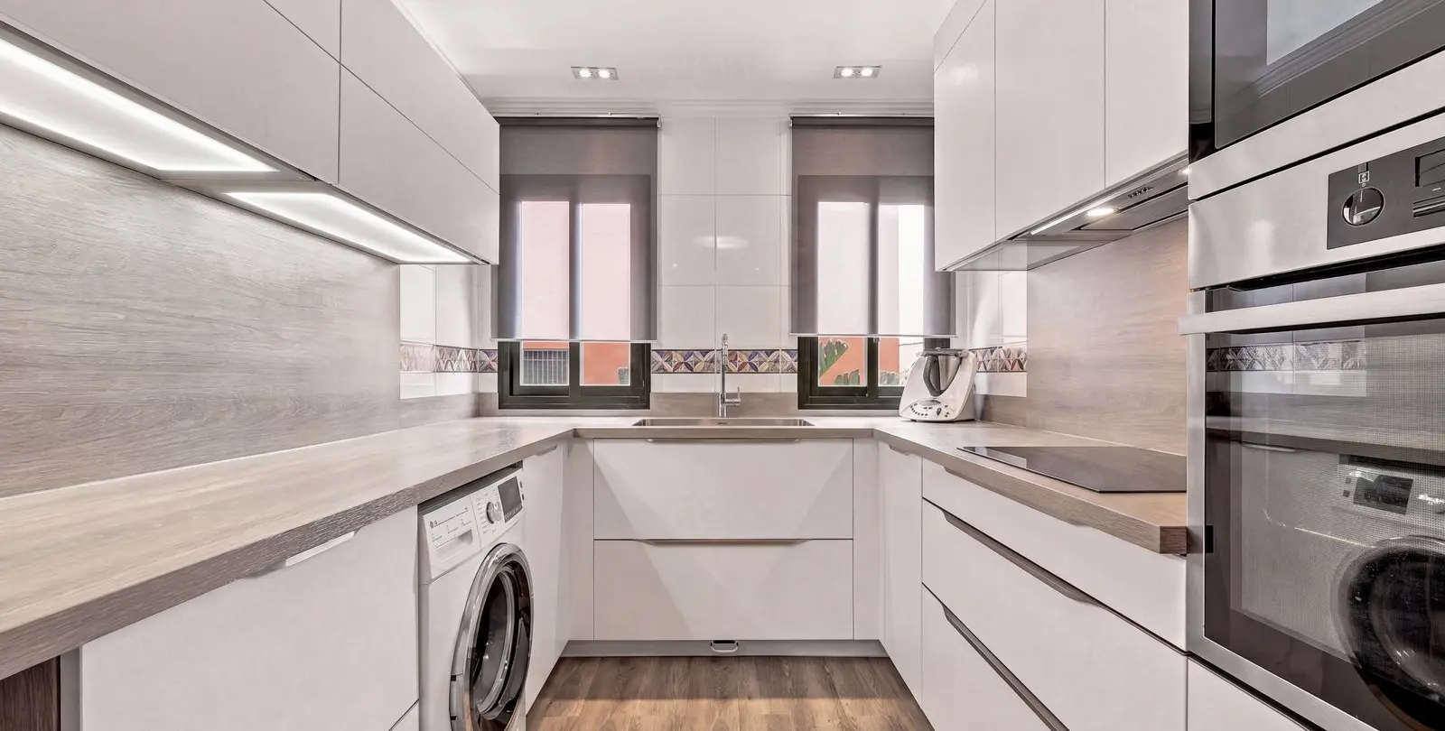 Sale of middle floor apartment in Elviria 9