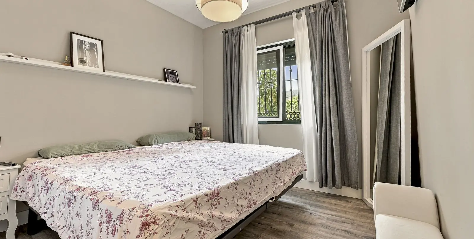 Sale of middle floor apartment in Elviria 13