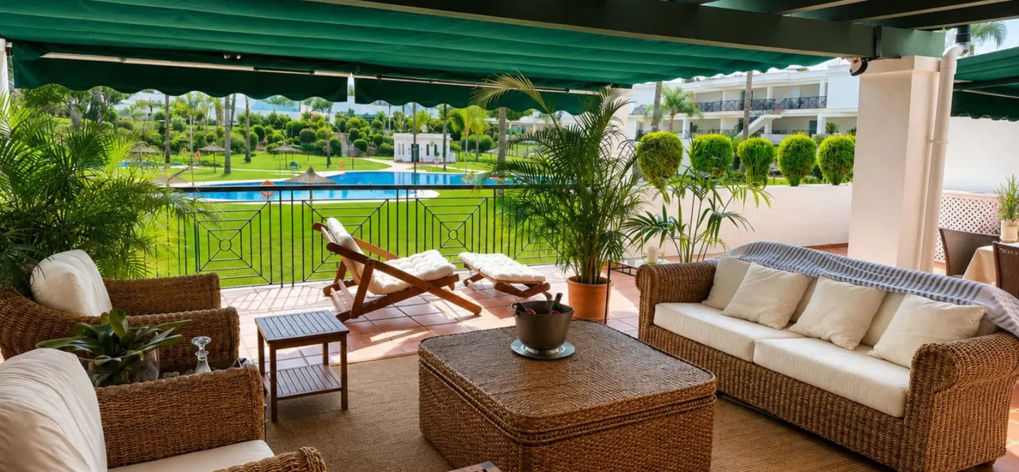 Venta de apartamento en planta media en Nueva Andalucía 1