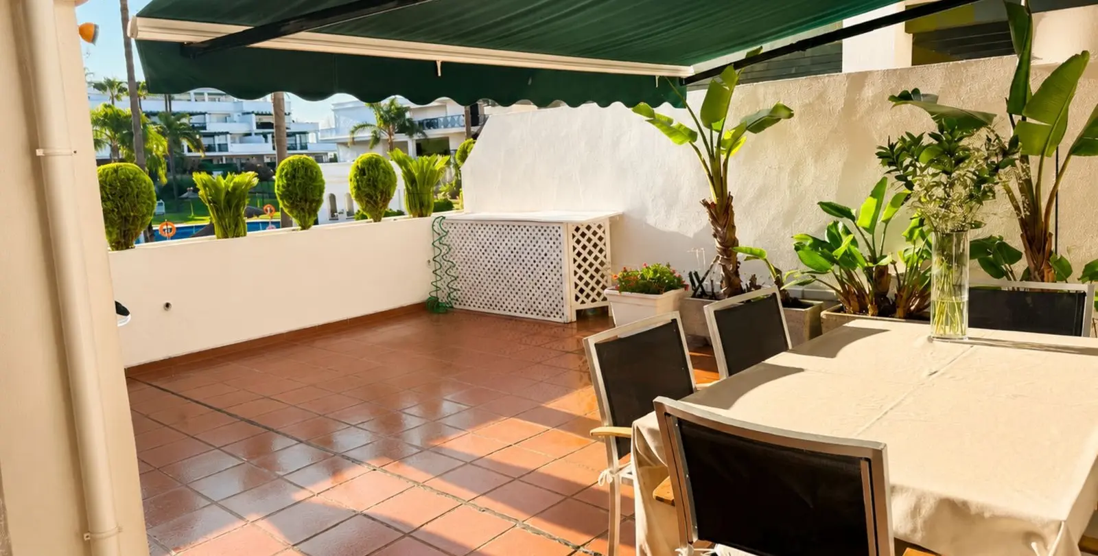 Venta de apartamento en planta media en Nueva Andalucía 3