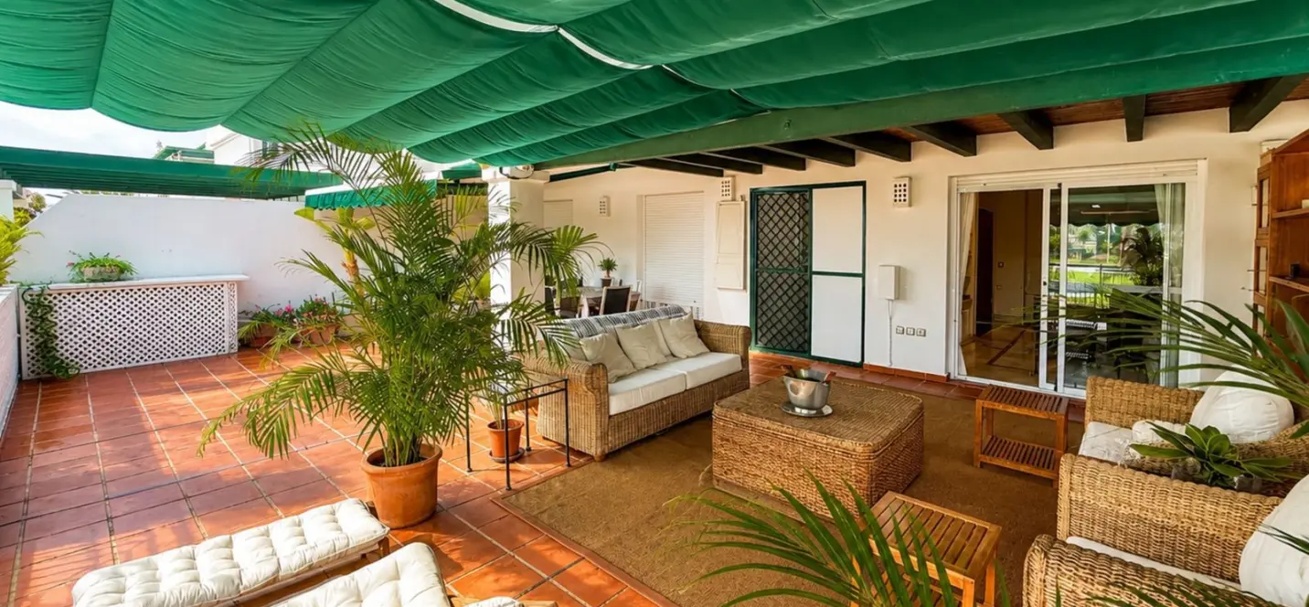 Venta de apartamento en planta media en Nueva Andalucía 3