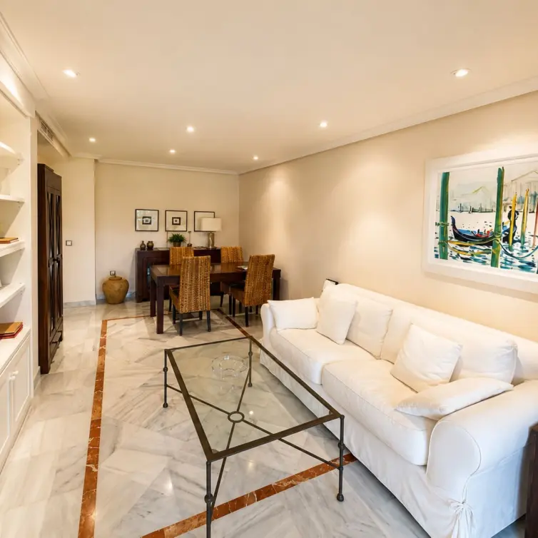 Venta de apartamento en planta media en Nueva Andalucía