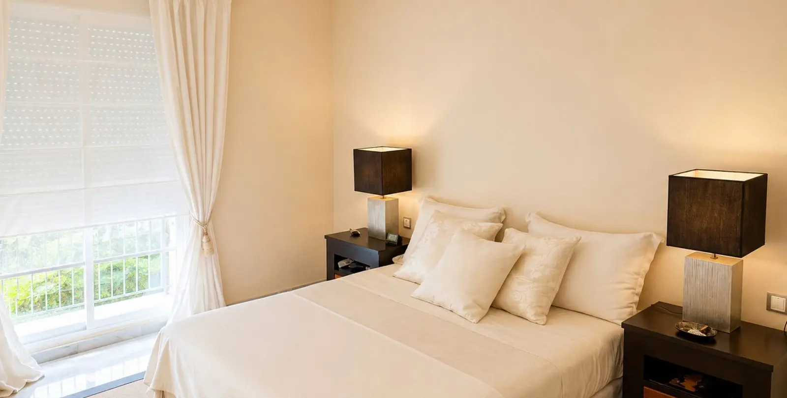 Venta de apartamento en planta media en Nueva Andalucía 11