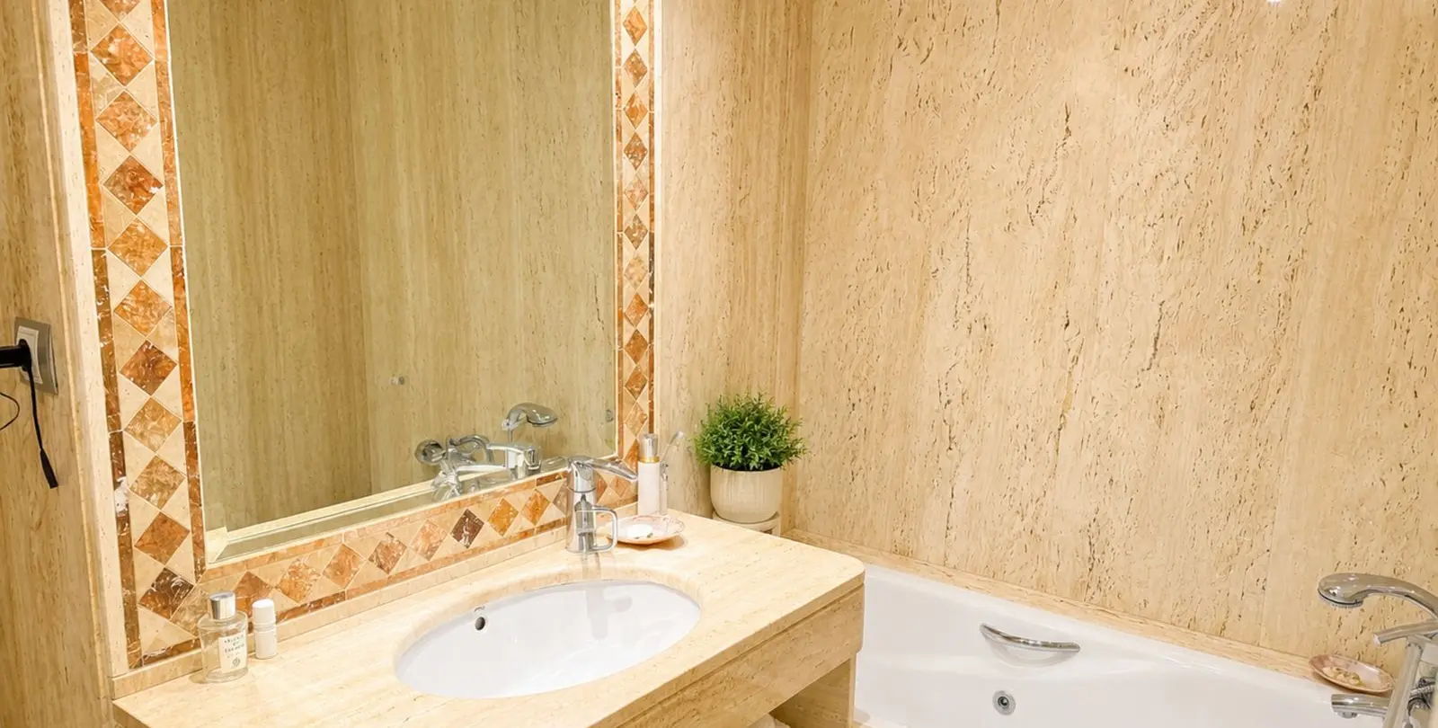 Venta de apartamento en planta media en Nueva Andalucía 13