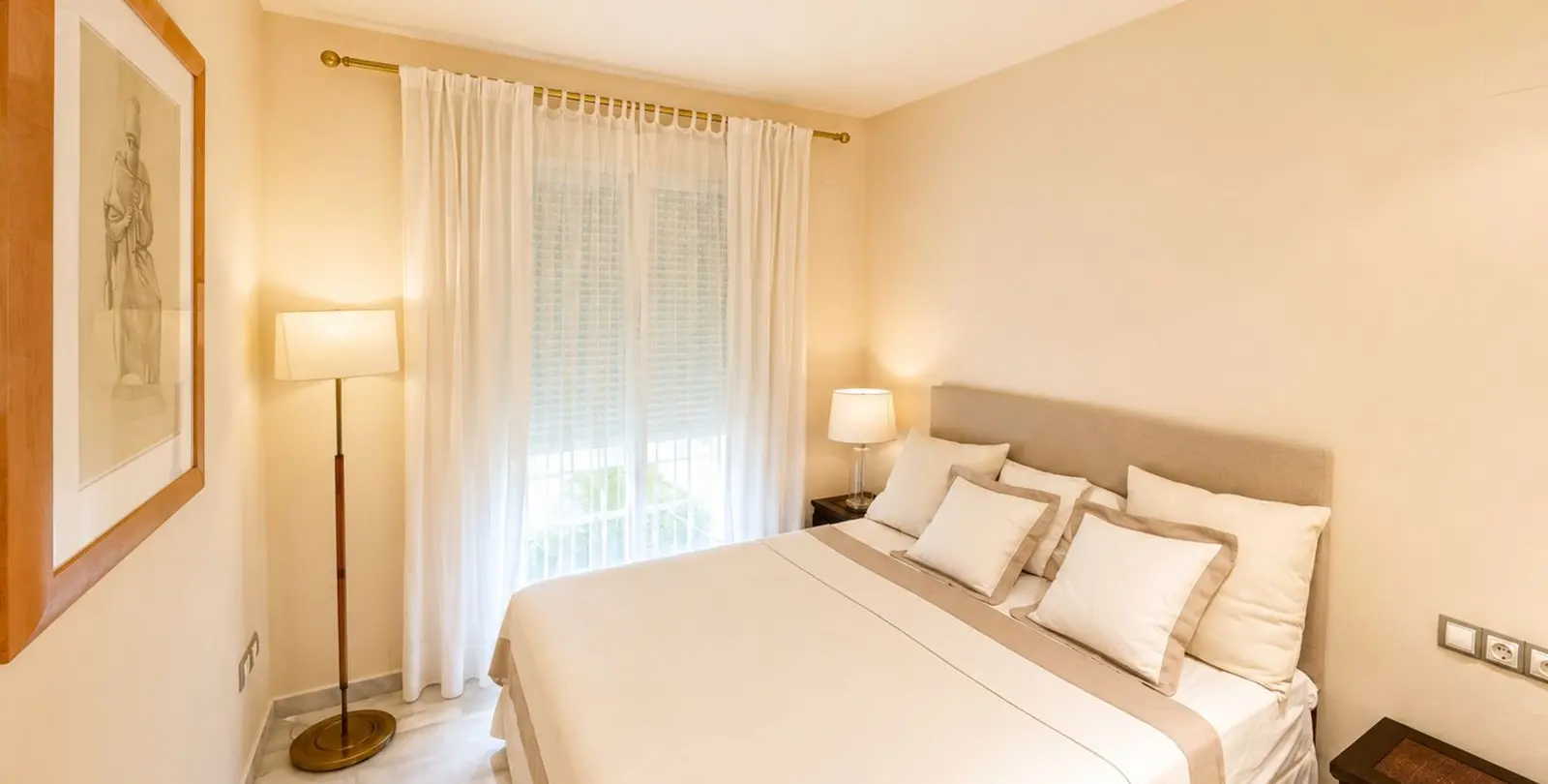 Venta de apartamento en planta media en Nueva Andalucía 14
