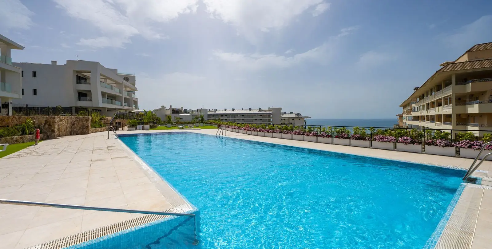 Sale of ground floor apartment in Fuengirola 1