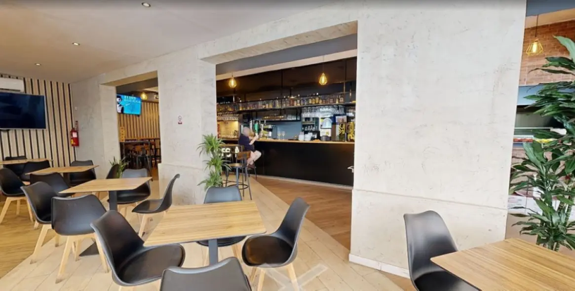 Venta de local comercial en Los Boliches 7