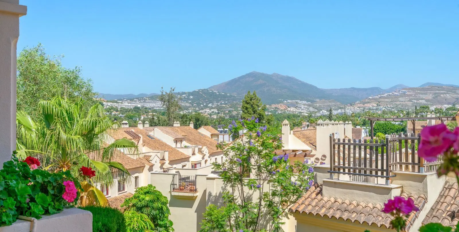 Продажа апартаментов на среднем этаже в Nueva Andalucía 1