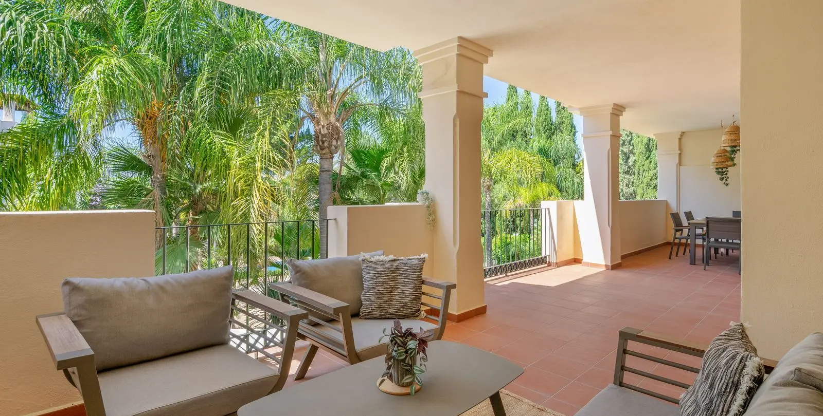 Продажа апартаментов на среднем этаже в Nueva Andalucía 11