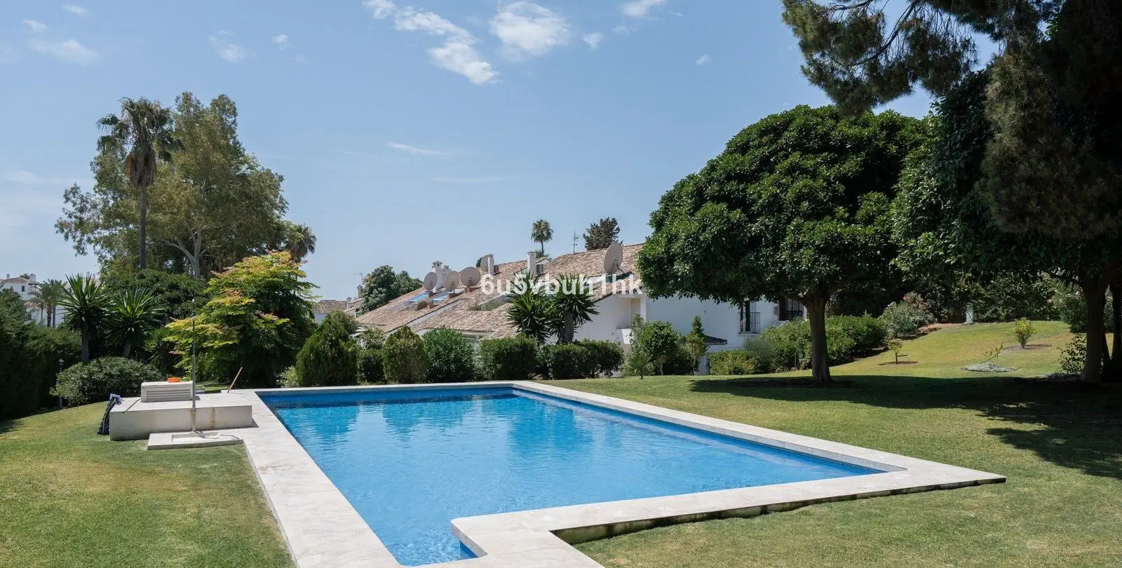 Sale of ground floor apartment in Nueva Andalucía 5