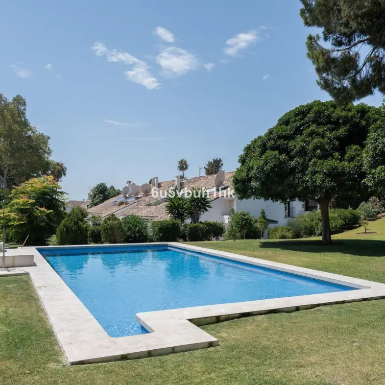 Sale of ground floor apartment in Nueva Andalucía