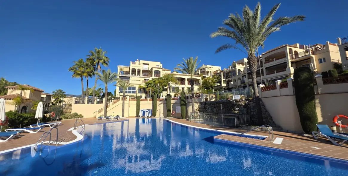 Venta de apartamento en planta media en Atalaya 1