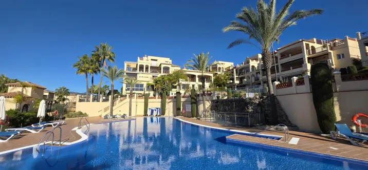 Sale of middle floor apartment in Atalaya 0