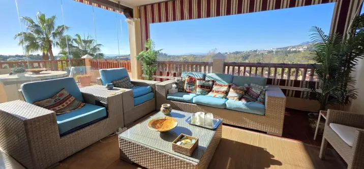 Sale of middle floor apartment in Atalaya 1