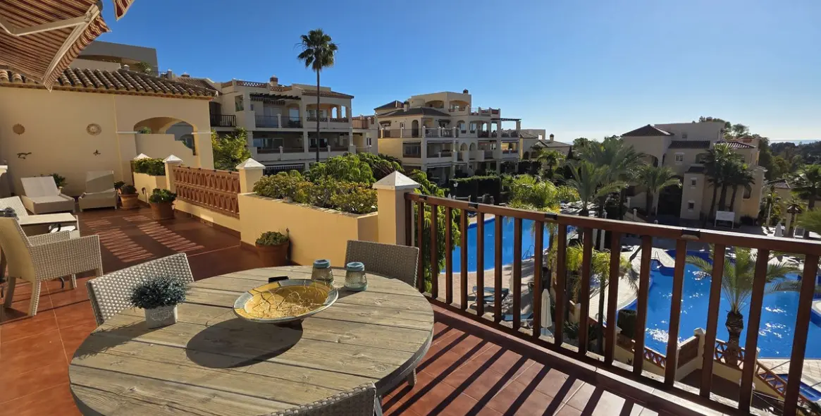 Venta de apartamento en planta media en Atalaya 3