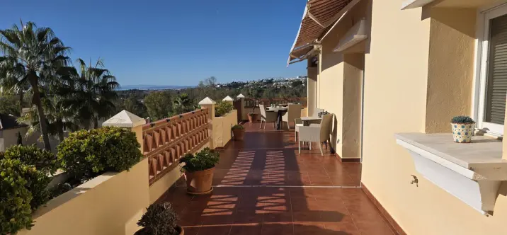 Sale of middle floor apartment in Atalaya 3
