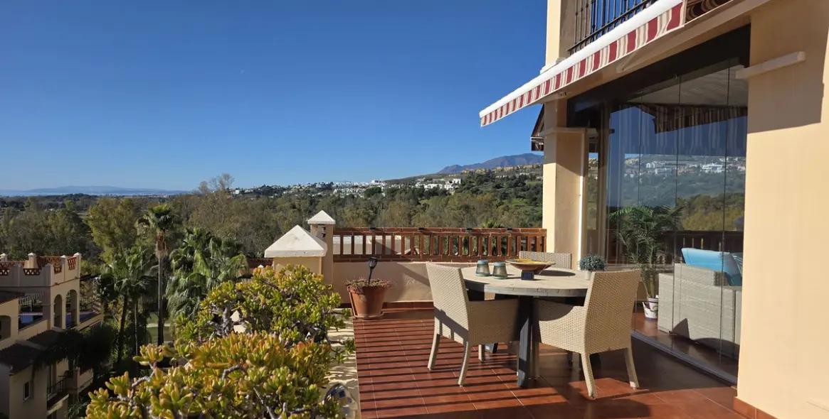 Venta de apartamento en planta media en Atalaya 7
