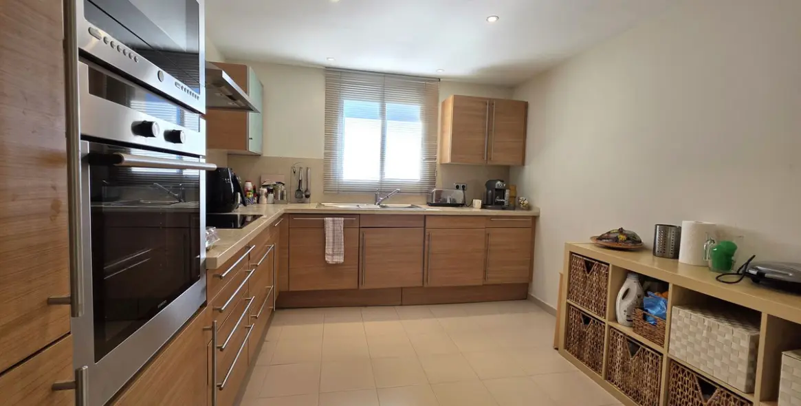 Venta de apartamento en planta media en Atalaya 11