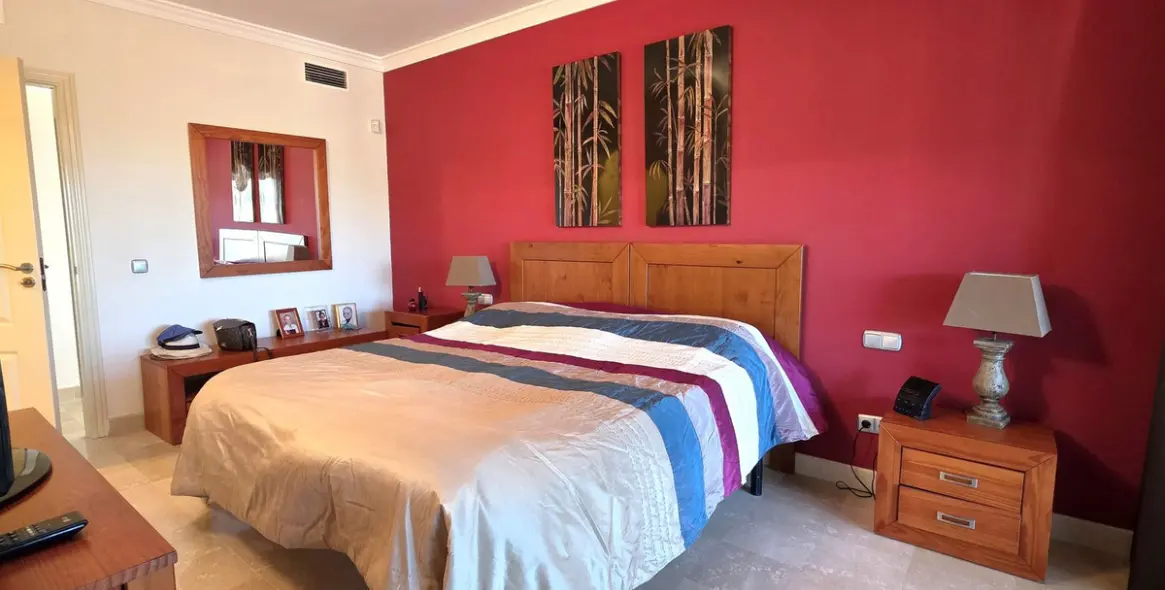 Venta de apartamento en planta media en Atalaya 12