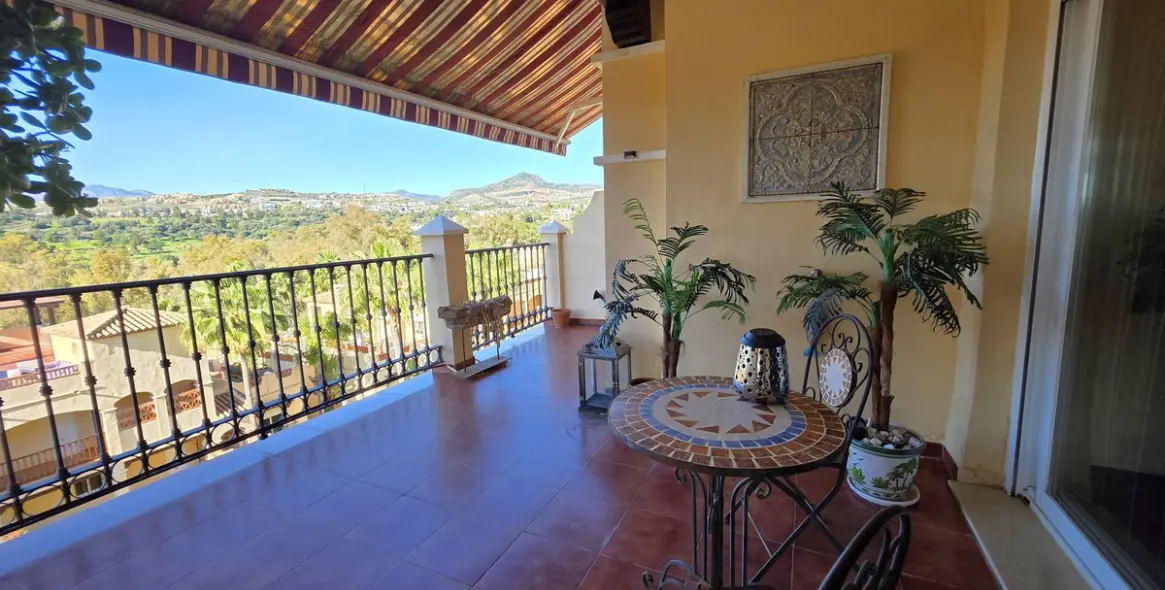 Venta de apartamento en planta media en Atalaya 18