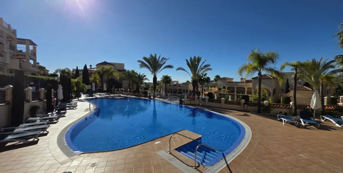 Venta de apartamento en planta media en Atalaya 25