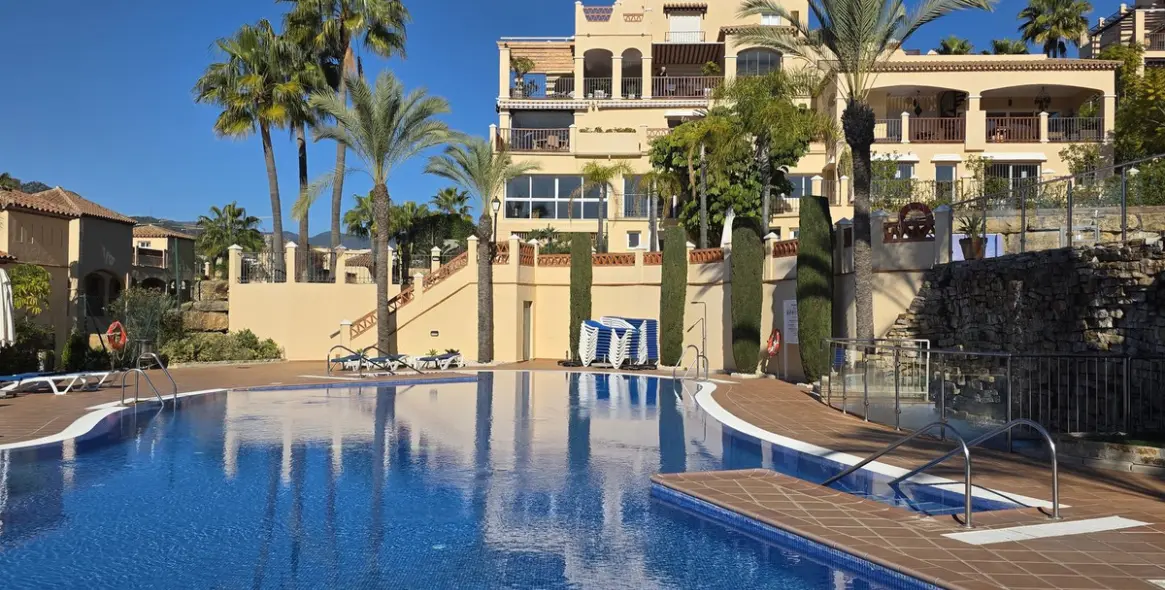Venta de apartamento en planta media en Atalaya 27