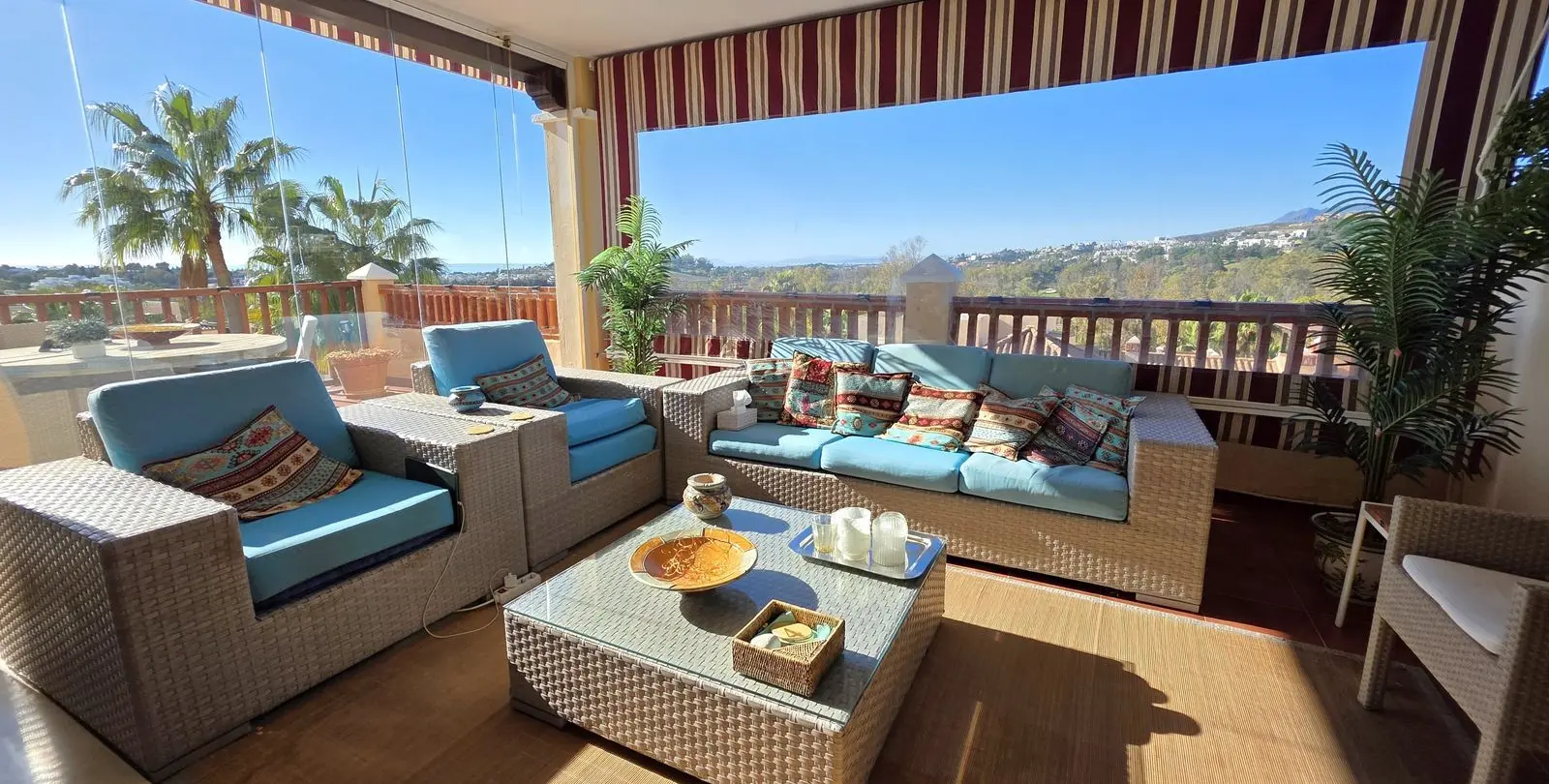 Sale of middle floor apartment in Atalaya 2