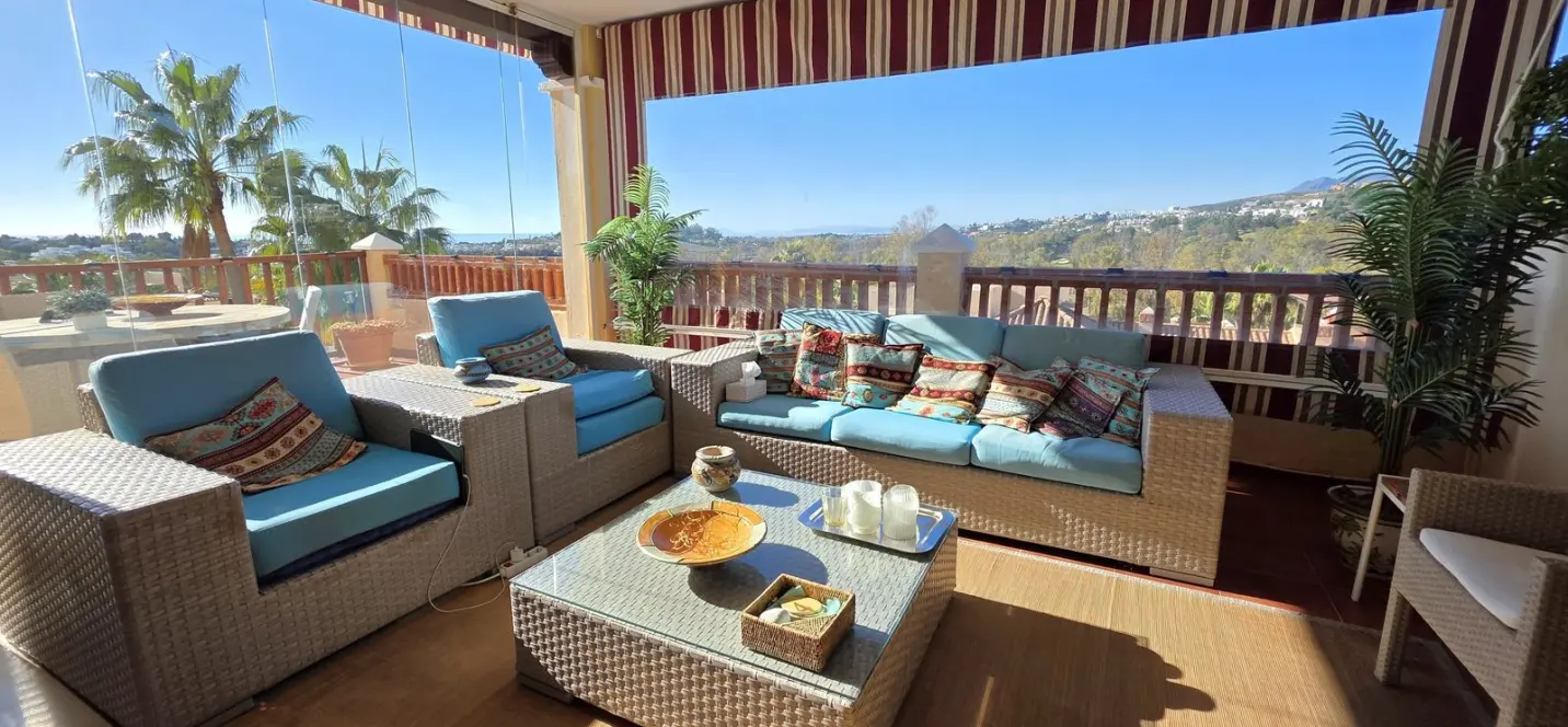 Sale of middle floor apartment in Atalaya 1