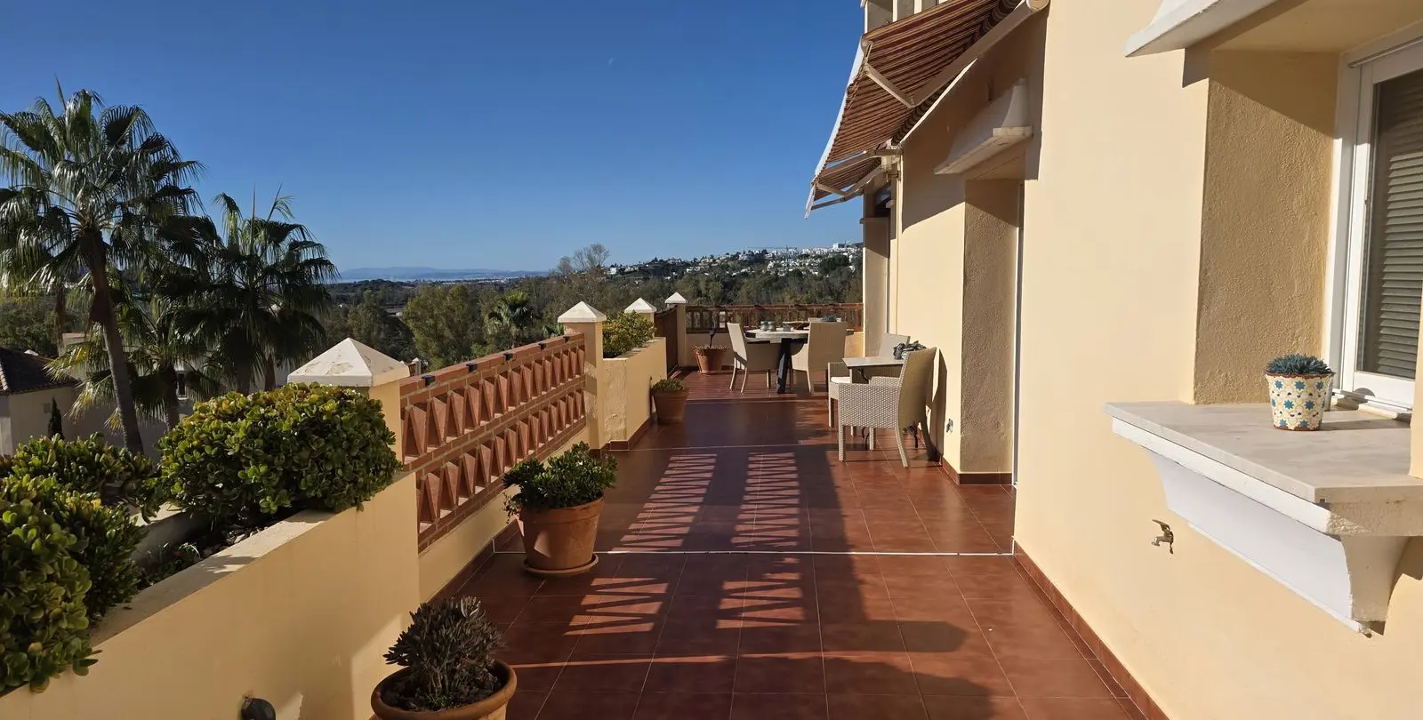 Sale of middle floor apartment in Atalaya 4