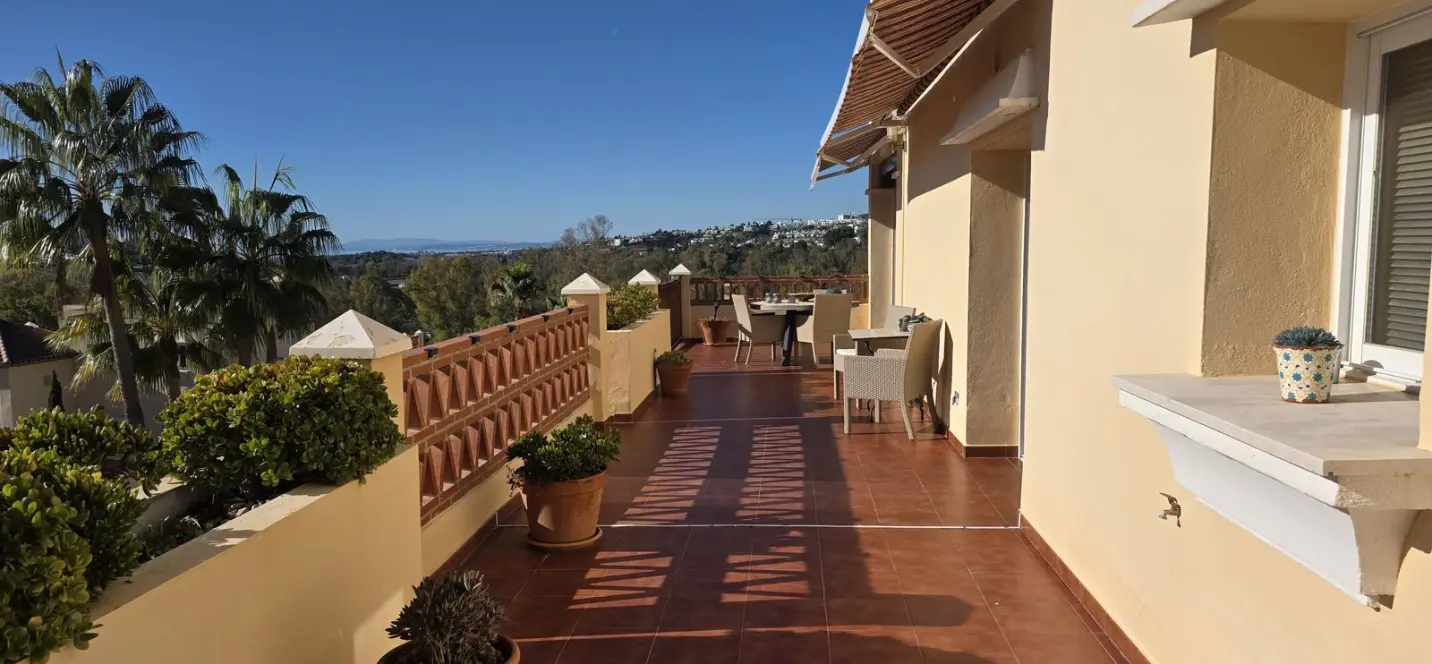 Sale of middle floor apartment in Atalaya 3
