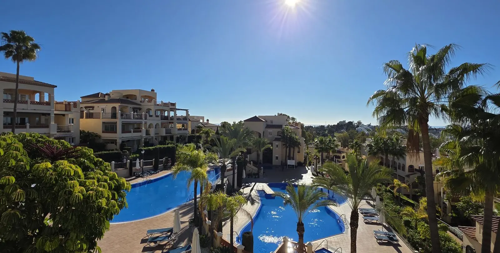 Sale of middle floor apartment in Atalaya 5