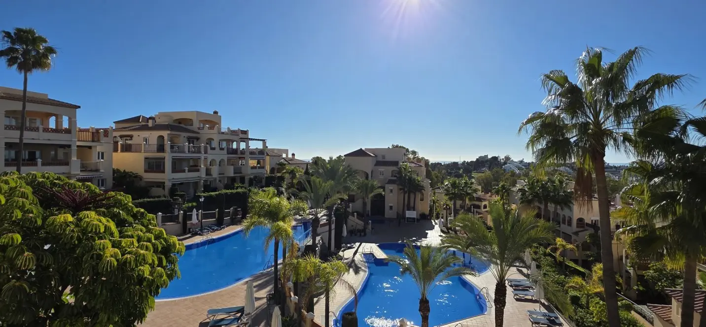 Sale of middle floor apartment in Atalaya 4