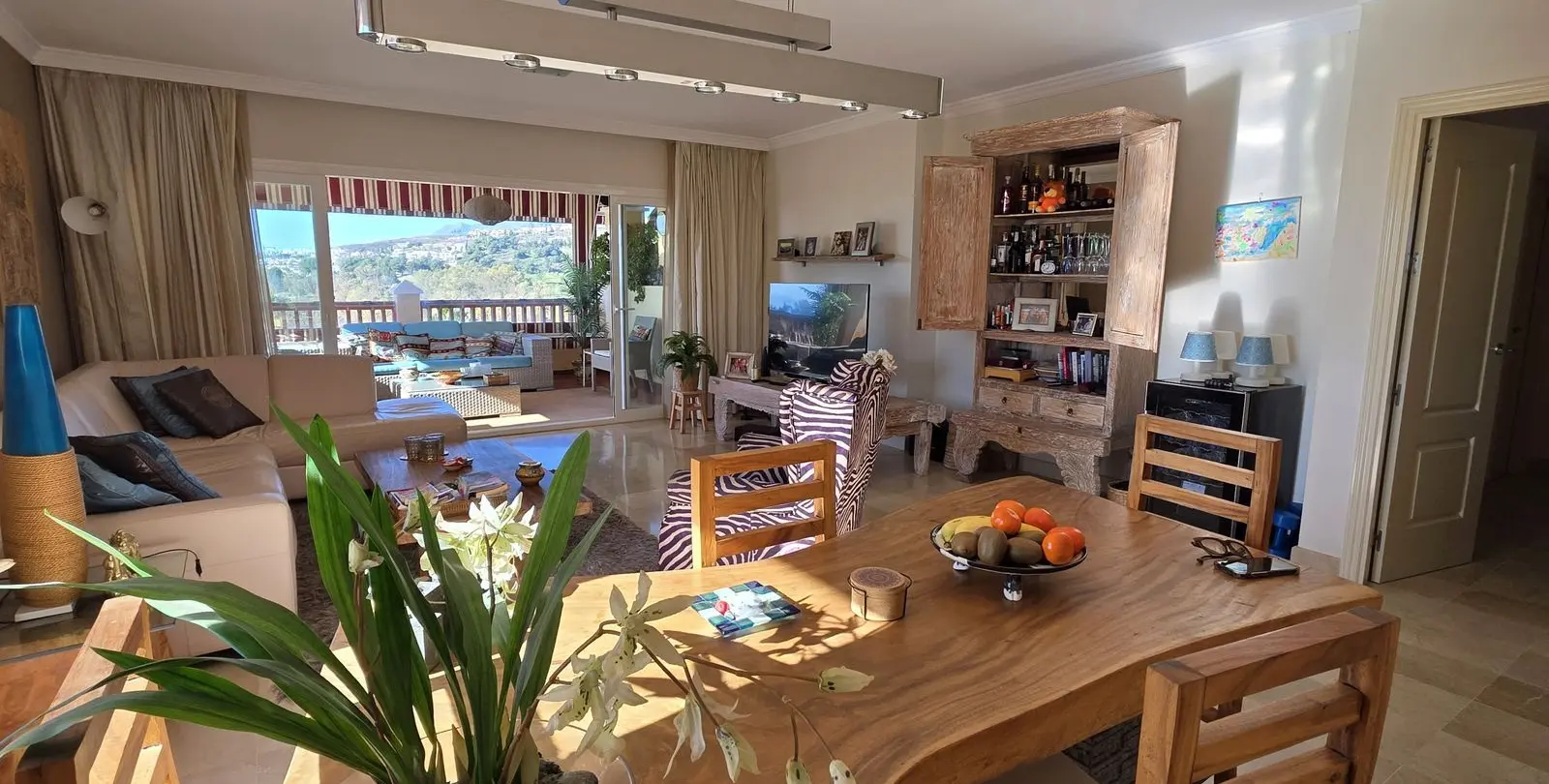 Sale of middle floor apartment in Atalaya 8