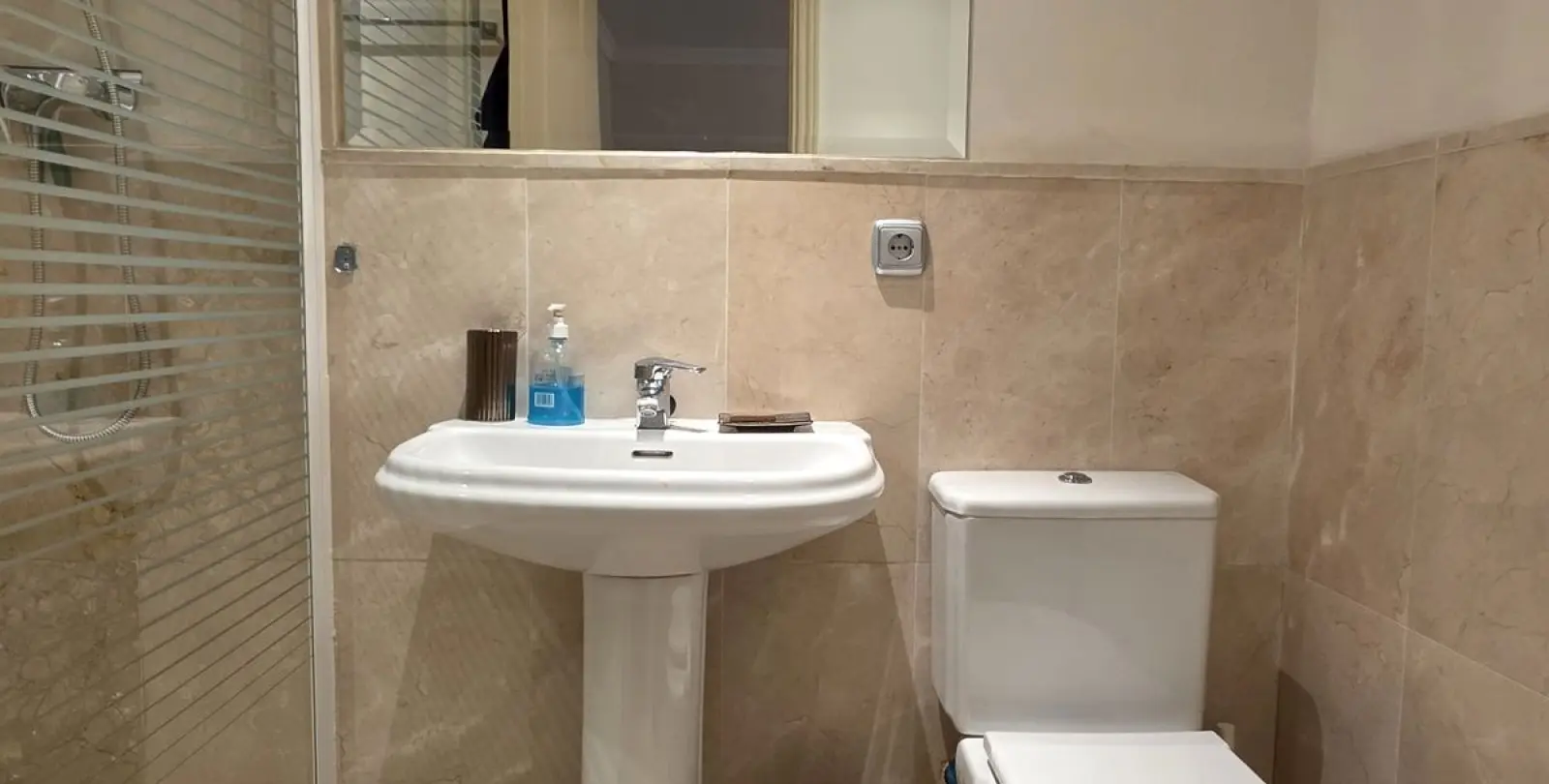 Sale of middle floor apartment in Atalaya 16