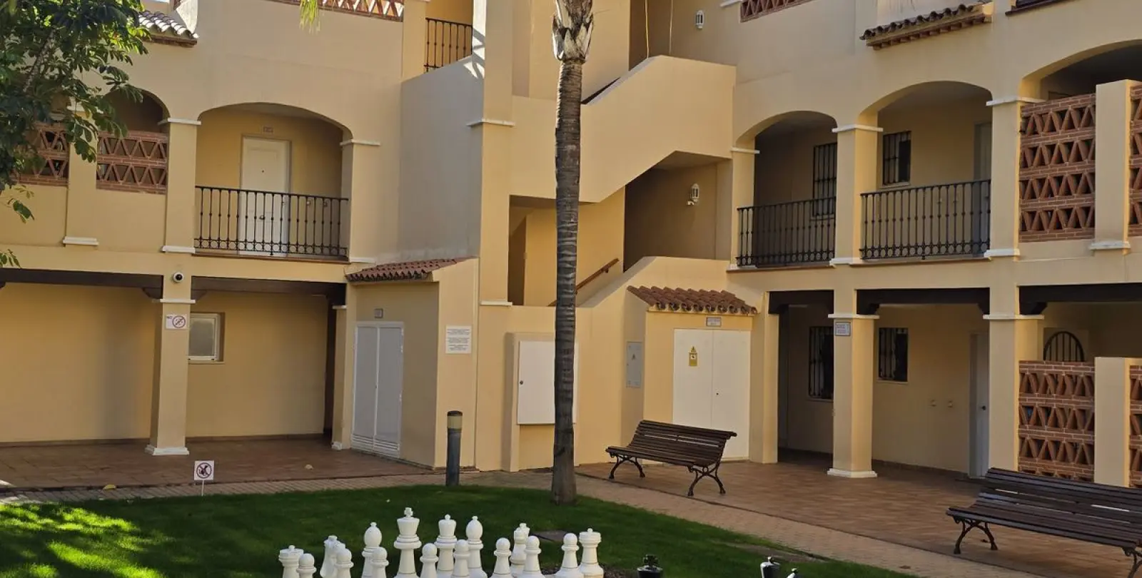 Sale of middle floor apartment in Atalaya 26