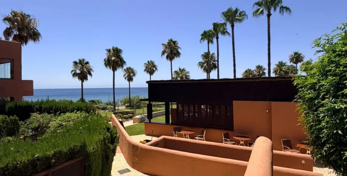 Sale of ground floor apartment in New Golden Mile 5