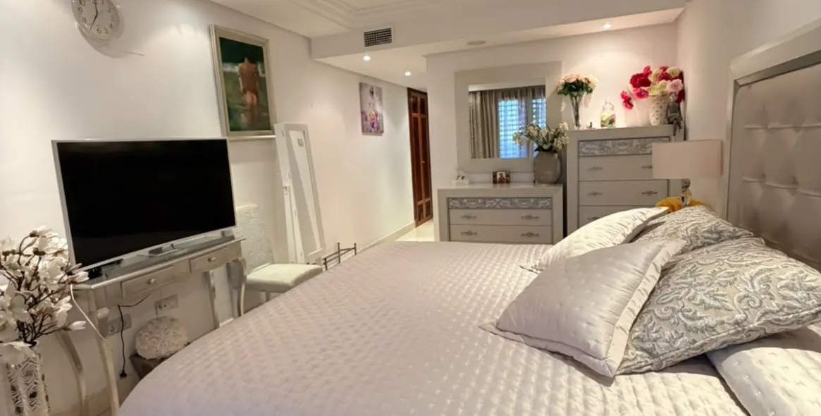 Sale of ground floor apartment in New Golden Mile 18