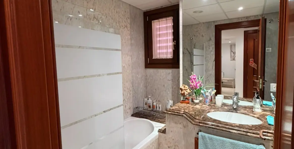 Sale of ground floor apartment in New Golden Mile 24