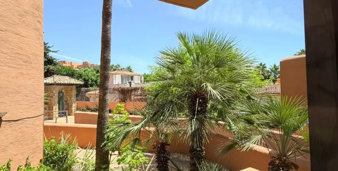 Sale of ground floor apartment in New Golden Mile 29