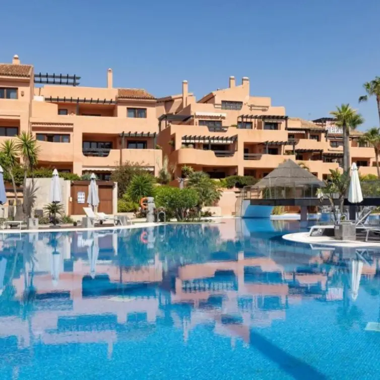 Venta de apartamento en planta baja en New Golden Mile