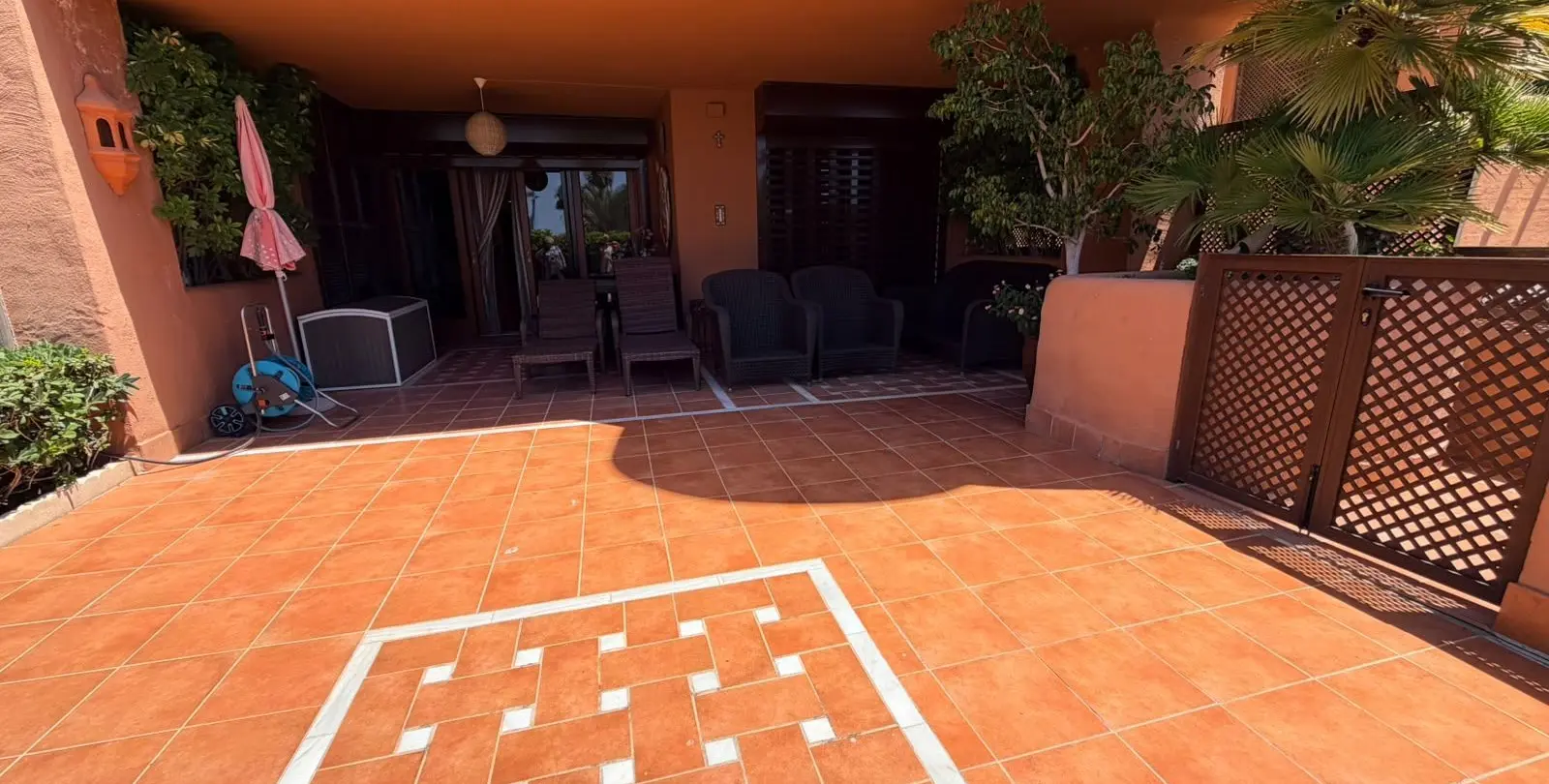 Venta de apartamento en planta baja en New Golden Mile 2